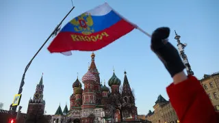 На фоне спада ВВП, снижения спроса и повышения налогов объем просроченных долгов компаний перед поставщиками и контрагентами достиг 8,2 трлн рублей, что составляет почти 4% ВВП и стало историческим максимумом.