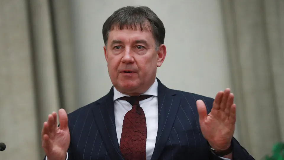 Мосгорсуд признал законной конфискацию более 100 объектов недвижимости и сети отелей Marton на 9 млрд рублей у бывшего председателя Совета судей России Виктора Момотова, которого Генпрокуратура связывает с криминальными авторитетами и теневым бизнесом.