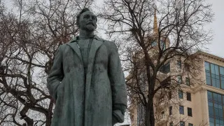 Президент Владимир Путин присвоил Академии ФСБ почётное наименование в честь Феликса Дзержинского, учредителя ВЧК и организатора красного террора. Решение подаётся как признание заслуг академии и «выдающегося вклада» Дзержинского в обеспечение государственной безопасности.