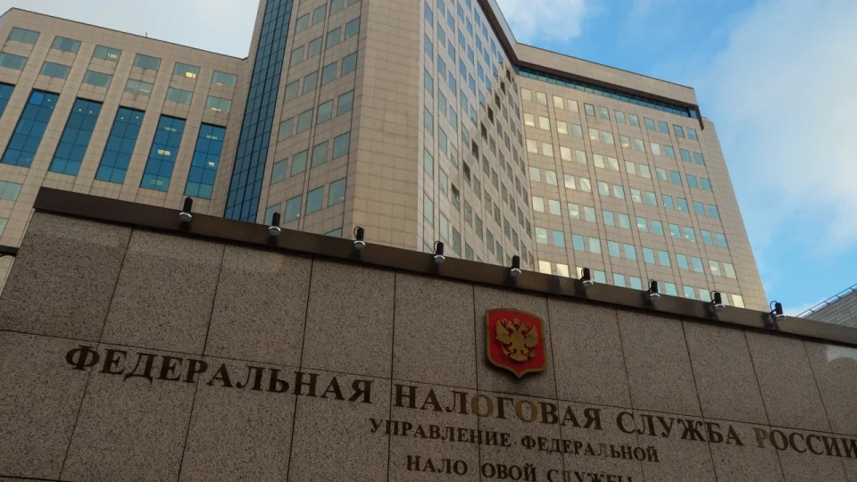 Налоговые органы начали активнее пресекать практику закрытия и повторного открытия ИП для обнуления лимитов по НДС. Бизнесу грозят доначисления, пени и штрафы на фоне резкого роста дефицита федерального бюджета.