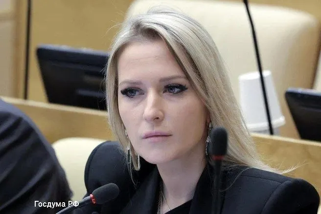 Депутат от «Справедливой России» Яна Лантратова получила пост уполномоченного по правам человека. В биографии — работа в депутатском аппарате и публичные заявления по теме предполагаемых биолабораторий на Украине.