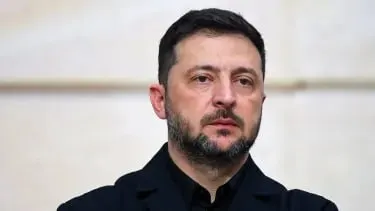Президент Украины заявил вечером 10 мая о массовых атаках со стороны РФ: более 150 штурмовых действий, свыше сотни обстрелов и около 10 тыс. ударов дронами-камикадзе за последние сутки. Киев обещает зеркально реагировать в случае возобновления масштабных наступлений.