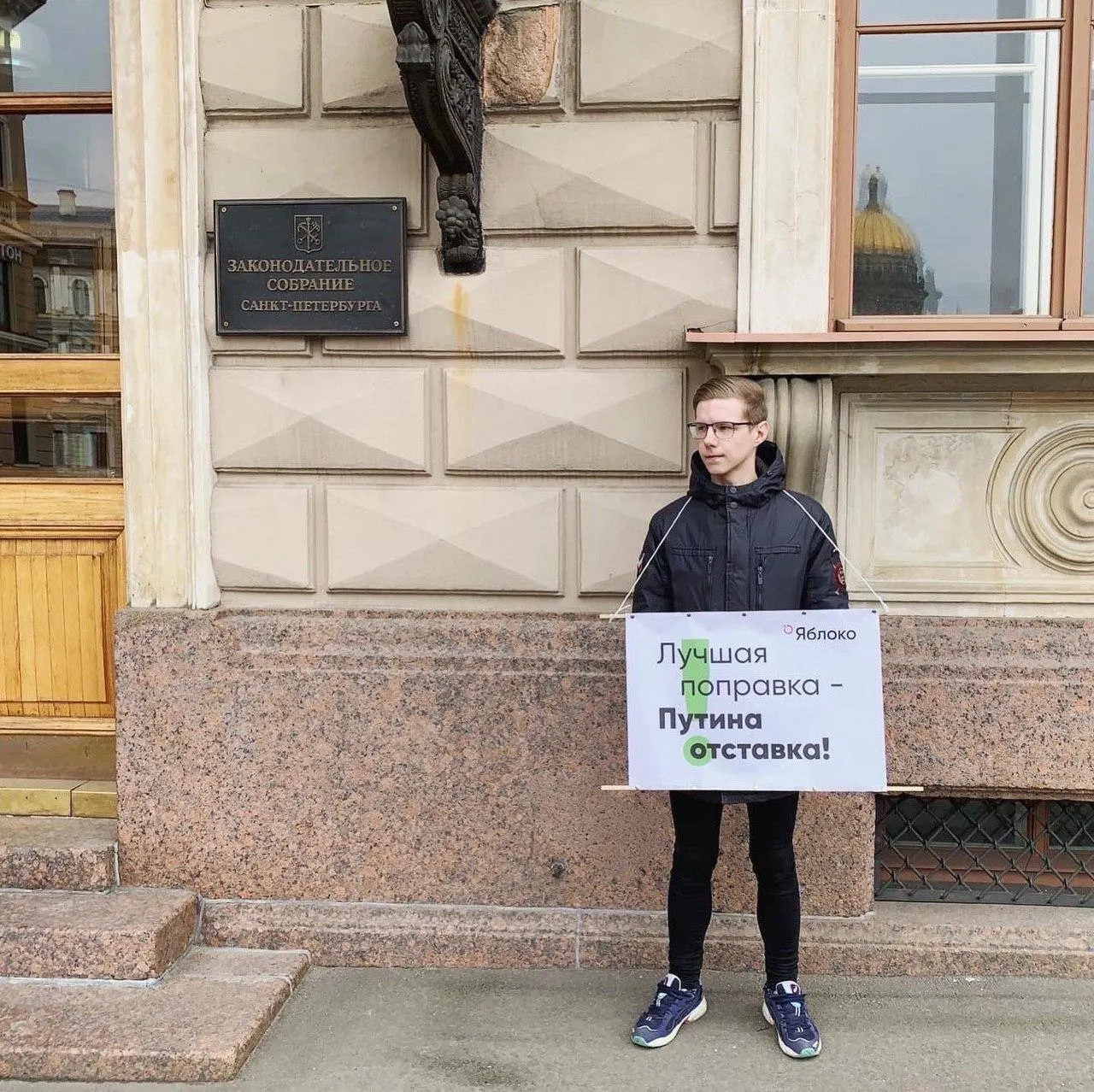 Вадим Ваганов сообщил, что его объявили в федеральный розыск. Ранее на него завели несколько административных дел и внесли в реестр «иностранных агентов». Точная уголовная статья пока неизвестна.