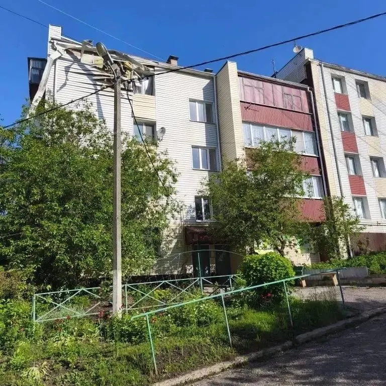 В ходе ударов дронов пострадал один мужчина, повреждены жилые дома, магазины и объекты инфраструктуры в нескольких округах Белгородской области.