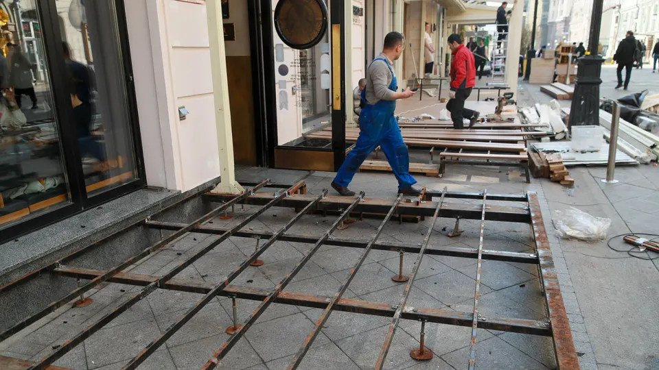 В первом квартале ликвидировано около 209 тысяч малых и средних предприятий — на 9% больше года назад; эксперты связывают это с повышением налоговой нагрузки, ростом ставок и снижением покупательной способности.