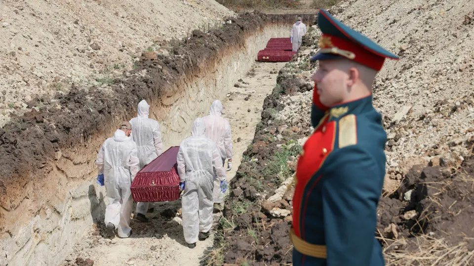 Анализ поимённых списков, реестров наследственных дел и судебной статистики показывает минимальную документально обоснованную оценку в 352 тыс. погибших; в неё включены как данные ЗАГС, так и судебно признанные случаи.