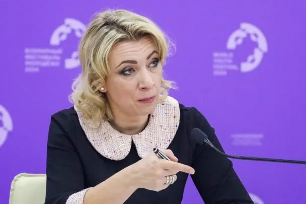 Официальный представитель МИД РФ заявила, что сотрудники Госдепа уведомляют российских дипломатов о том, что их дети, рождённые в США, якобы автоматически являются гражданами США, хотя семьи таких решений не принимали.