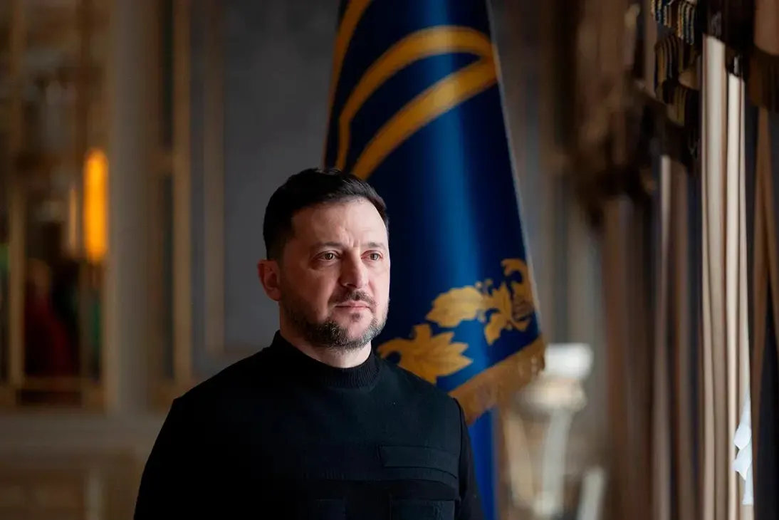Киев не получил официального предложения о прекращении огня, заявил Владимир Зеленский; Украина объявила зеркальный режим тишины. Российское Минобороны при этом угрожает ударами по Киеву, а московский парад пройдёт без техники и с ограниченным числом иностранных гостей.