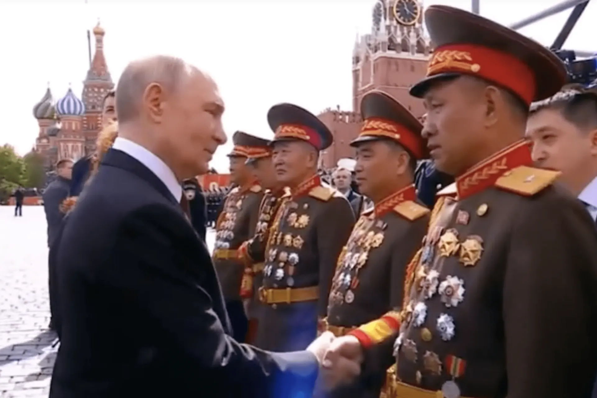 В декабре 2025 года прошла закрытая церемония вручения российских государственных наград северокорейским военным, участвовавшим в операции в Курской области — свидетельства этого появились в экспозиции мемориального музея в Пхеньяне.