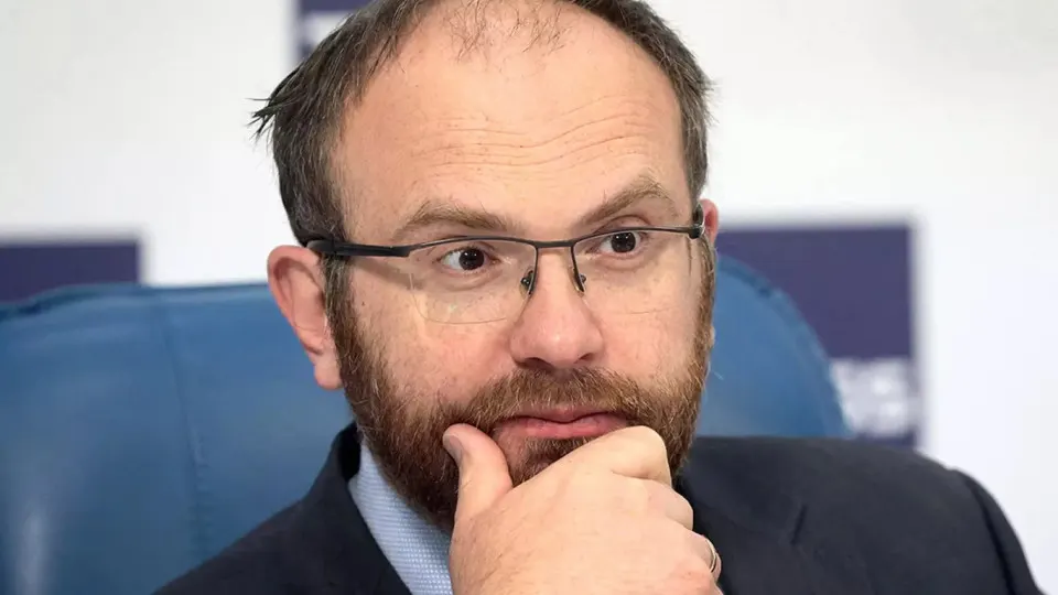 Вахтанг Кипшидзе заявил, что массовые отключения мобильного интернета — не катастрофа, а сигнал о преходящести технологической мощи; ограничения охватили почти всю страну, власти объясняют их соображениями безопасности.
