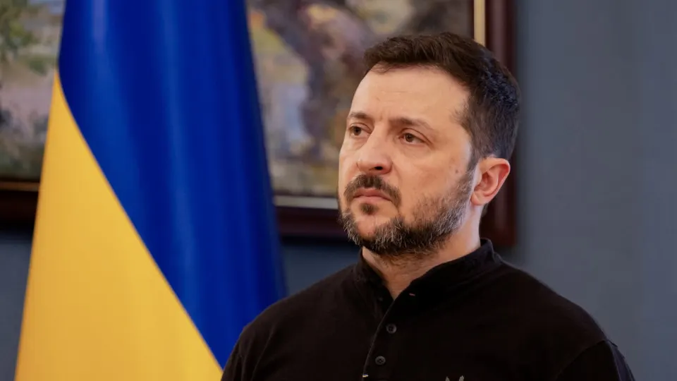 Президент сообщил о приостановке боевых действий при условии отсутствия нарушений после одностороннего заявления России о прекращении огня в праздничные дни.