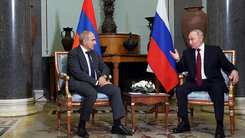 Российский лидер позвонил премьеру Армении: поздравление с днём рождения и обсуждение итогов Высшего евразийского экономического совета, где затрагивалась тема участия Армении в ЕАЭС на фоне её сближения с ЕС.