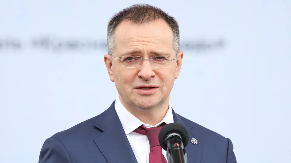Владимир Мединский заявил о необходимости усилить контроль за отечественным кинопроизводством: предлагал проверять проекты на всех этапах и не принимать на госденьги «некачественные» фильмы. Государственное финансирование в последние годы ориентируется на «традиционные ценности», героев СВО и картины о войне.