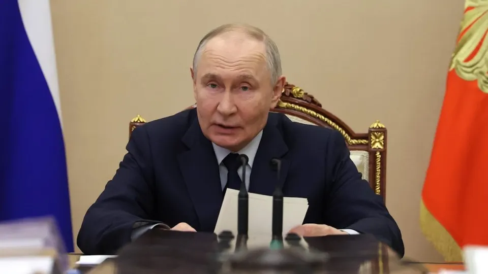 Президент заявил, что ситуация с инвестициями контролируема и принятые меры дают результат. Между тем экономика фиксирует резкое сокращение вложений — в первом квартале спад достиг 14,3% — при ограниченных возможностях бюджетного стимулирования.