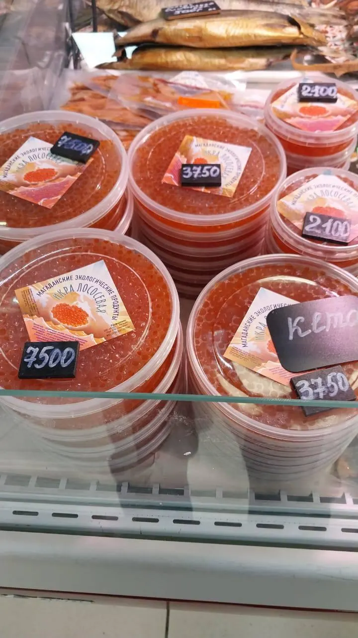 Улов лосося и добыча икры в Камчатке, Сахалине, Магаданской области, Хабаровском крае, Чукотке и Приморье упали до рекордно низких значений, что может повлечь рост цен.