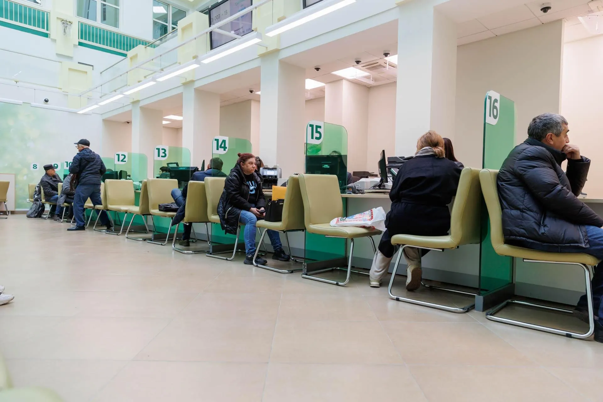 Экономисты оценивают риски дефолта и влияние на население; анализируем, повторится ли кризис и как это может сказаться на повседневной жизни.