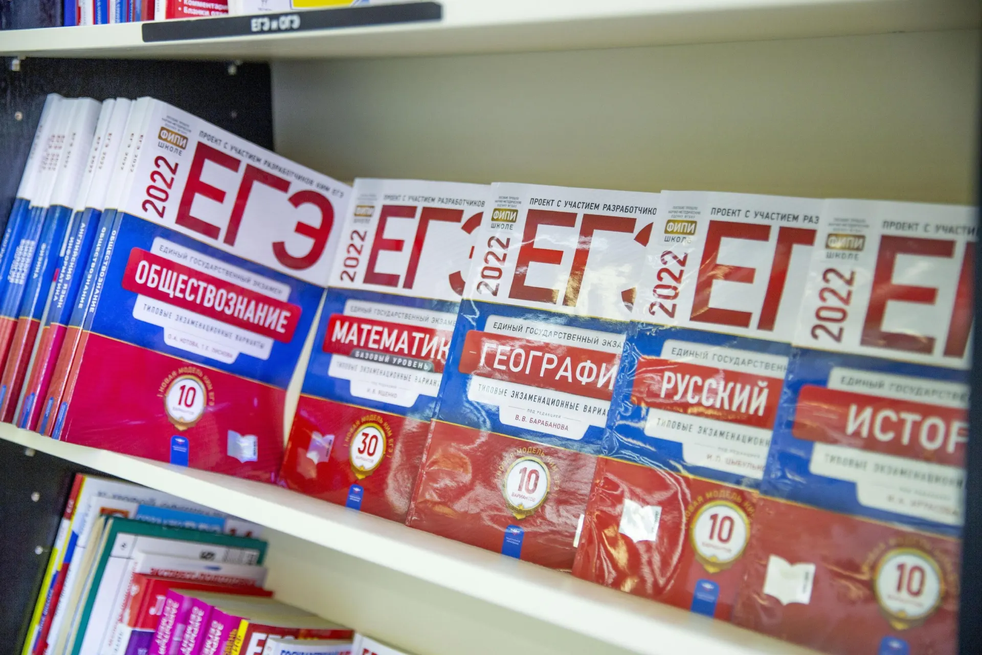 Инициатива касается государственных и частных вузов; детали обсуждаются.