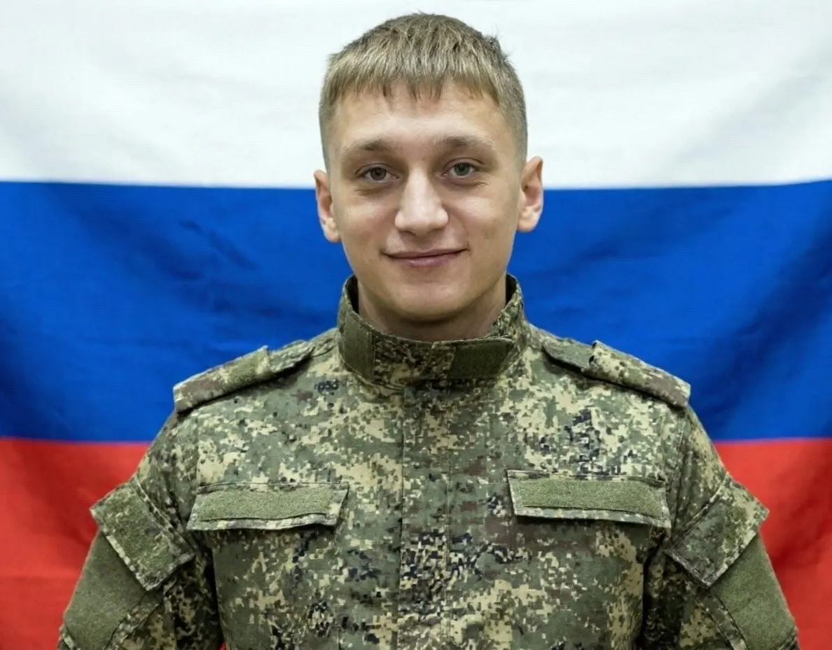 23-летний Валерий Аверин подписал контракт с Минобороны в январе 2026 года, прошёл обучение оператором БПЛА и погиб в апреле — первый подтверждённый случай гибели студента, набранного по новой кампании вербовки.
