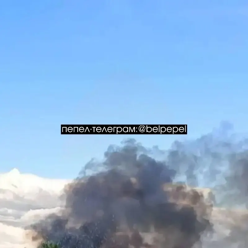 В посёлке Маслова Пристань Шебекинского округа Белгородской области после предполагаемой атаки дрона появился сильный дым. Подробности пока уточняются.