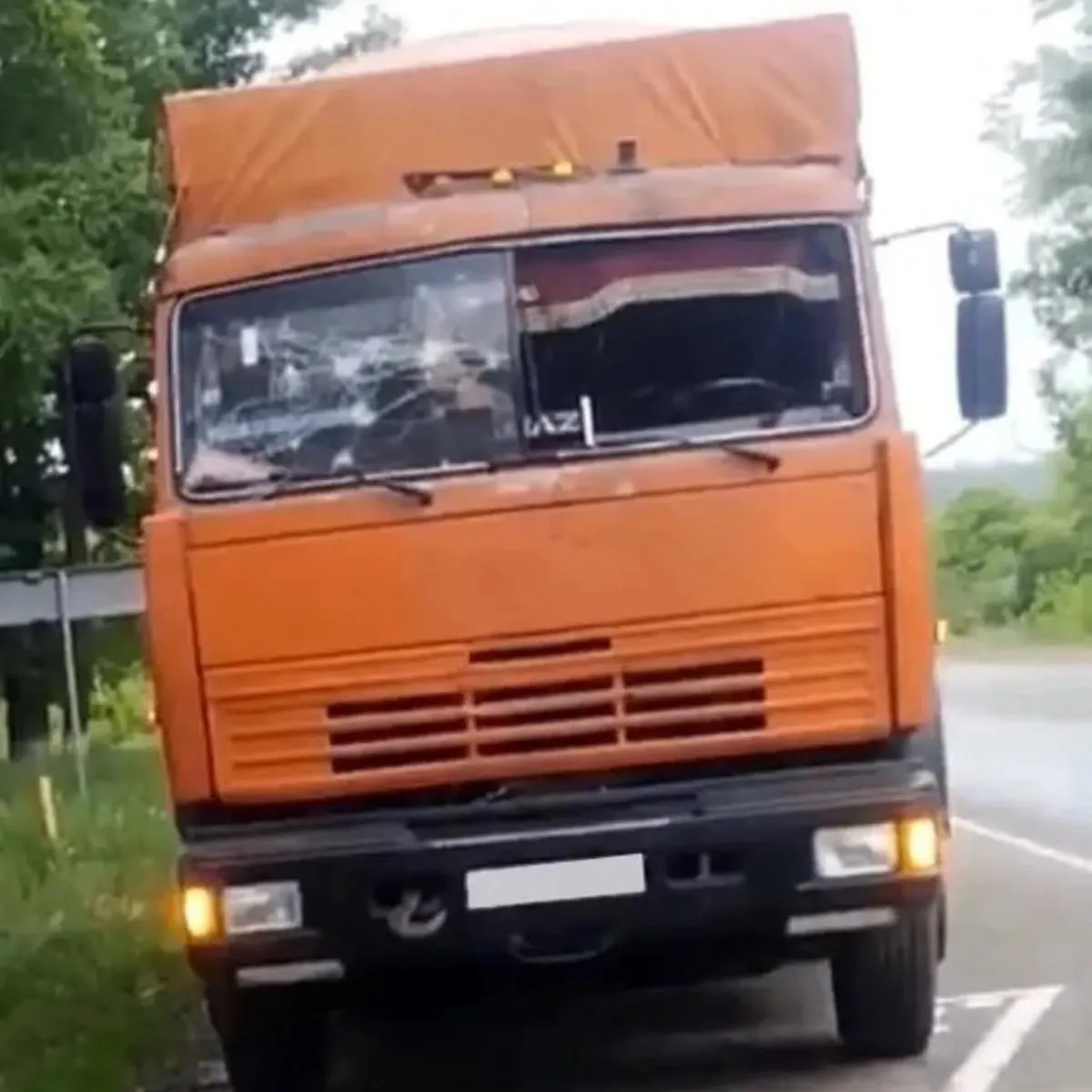 В нескольких округах Белгородской области беспилотники нанесли удары по частным домам, машинам и соцобъектам. В результате пострадала женщина с черепно‑мозговой травмой.