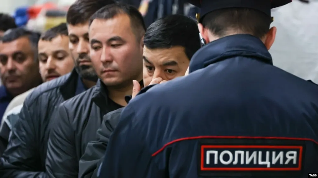 Депутаты одобрили изменения в Кодексе об административных правонарушениях, которые расширяют перечень проступков, влекущих за собой административное выдворение иностранцев и лиц без гражданства.
