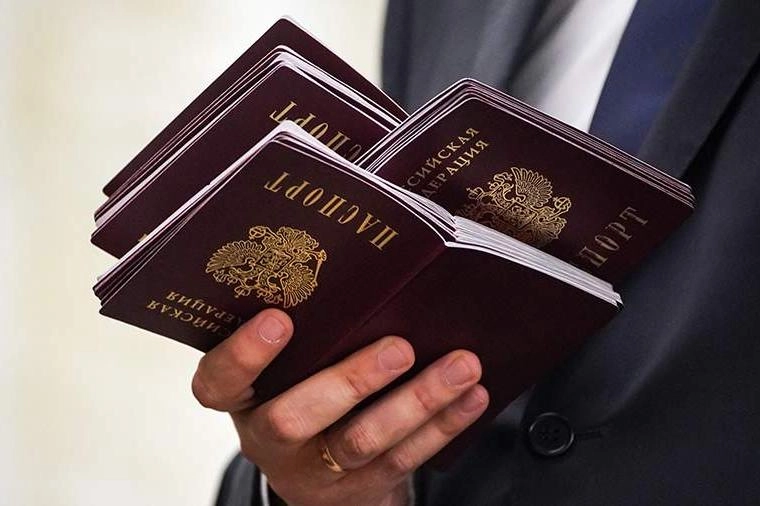 Фракция «Единая Россия» намерена внести в Госдуму поправки, позволяющие выдавать РВП, ВНЖ и гражданство иностранцам с непогашенной судимостью, если их осудили за поддержку политики России или участие в СВО.