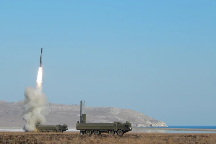 Военное ведомство сообщило, что в ответ на «террористические атаки» по гражданским объектам был нанесён массированный удар ракетами различного класса и ударными беспилотниками.