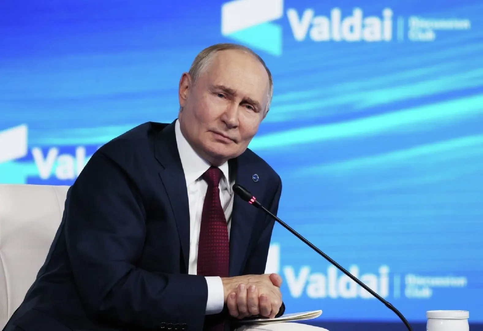 Международный уголовный суд постановил, что государства, ратифицировавшие Римский статут, при приглашении Владимира Путина обязаны исполнить ордер на его арест — исключение возможно только для переговоров под эгидой ООН.