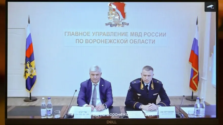 Руководителем ГУ МВД по Воронежской области стал генерал-майор Максим Петрушин, назначенный указом президента. Ранее он возглавлял УМВД Ульяновской области; за время там службы зафиксирован рост выявленной групповой преступности.