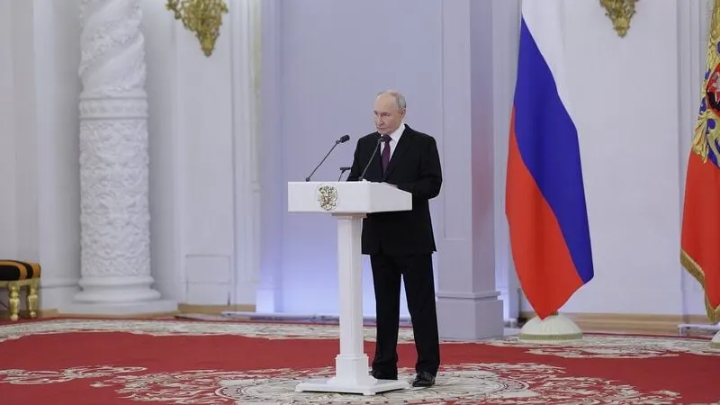 Президент заявил, что поток беспилотников, поражающих объекты гражданской инфраструктуры, направлен на подрыв уверенности общества; Запад, по его словам, поддерживает Украину и использует «ложные» угрозы для оправдания милитаризации.