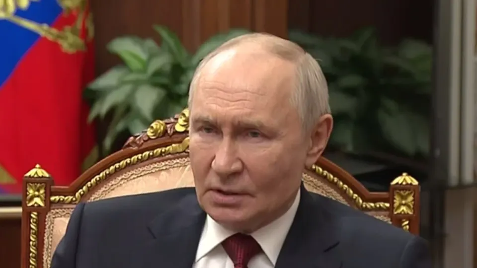 Президент РФ заявил, что Украина предложила отказаться от дальнобойных ударов и ограничить боевые действия Херсонской и Запорожской областями и «ДНР» и «ЛНР», что, по его словам, позволило бы ВСУ перебросить части с других направлений.