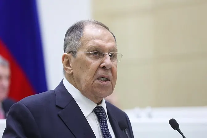 Глава МИД РФ заявил, что членство Армении в Евразийском экономическом союзе и вступление в Евросоюз взаимоисключают друг друга, поэтому решение по этому вопросу потребуется принять быстро — это повлияет на тарифы и фитосанитарные правила.