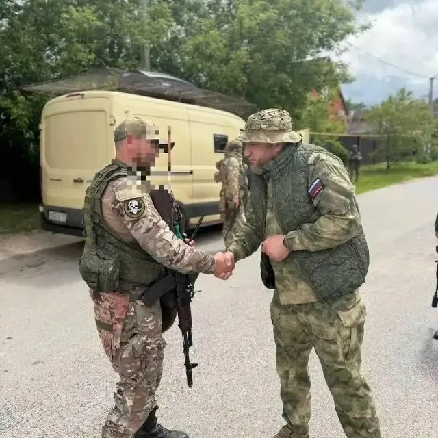 Жители Грайворонского округа резко отозвались об отчёте главы Дмитрия Панкова: он подчёркивал наличие продуктов и доставку бензина, тогда как люди требуют реальной защиты от регулярных атак дронов и жалуются на отсутствие связи.