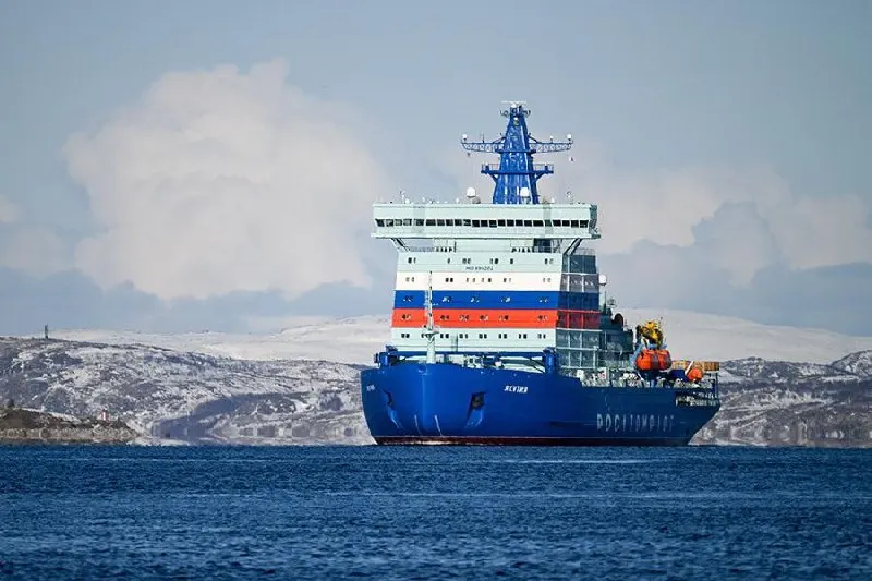 Верховный суд РФ рассмотрит жалобу по делу о банкротстве Мурманского морского пароходства. Кредиторы требуют взыскать с семьи владельца ₽962 млн после вывода около ₽580 млн; на судах накопились крупные долги по зарплатам и налогам.