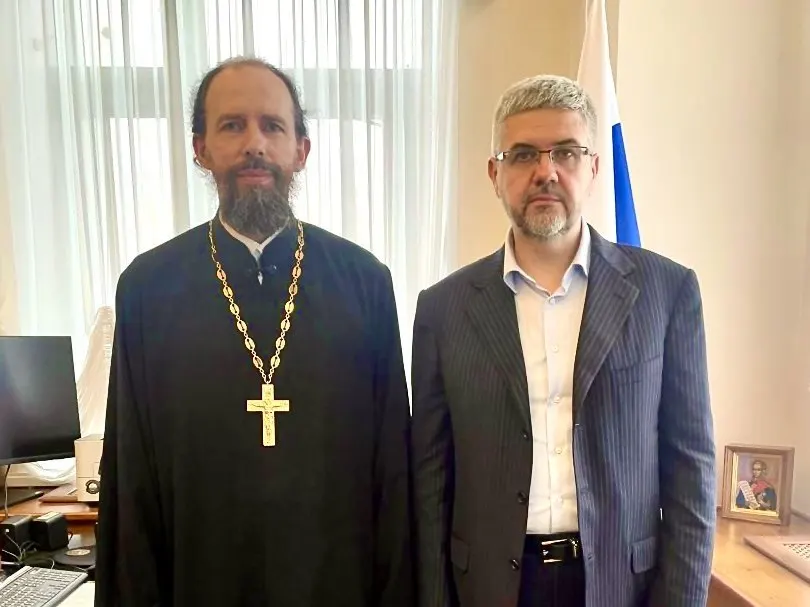 Заместитель министра юстиции заявил на Петербургском международном юридическом форуме, что сожительство без официальной регистрации брака представляет прямую угрозу безопасности страны; ведомство готовит изменения в Семейный кодекс.