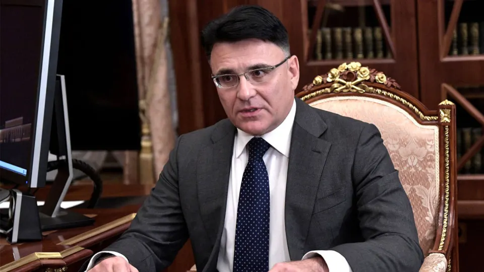 Александр Жаров заявил, что квоты позволят отбирать лучшие иностранные ленты, повысить качество проката и освободить экраны для российских фильмов; Минкультуры поручено ускорить решение по этому вопросу.