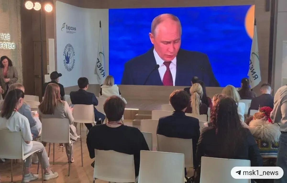 Президент обозначил смену центра тяжести мирового роста в пользу Глобального Юга, усиление роли БРИКС и влияние действий западных стран на торговлю и валюты.