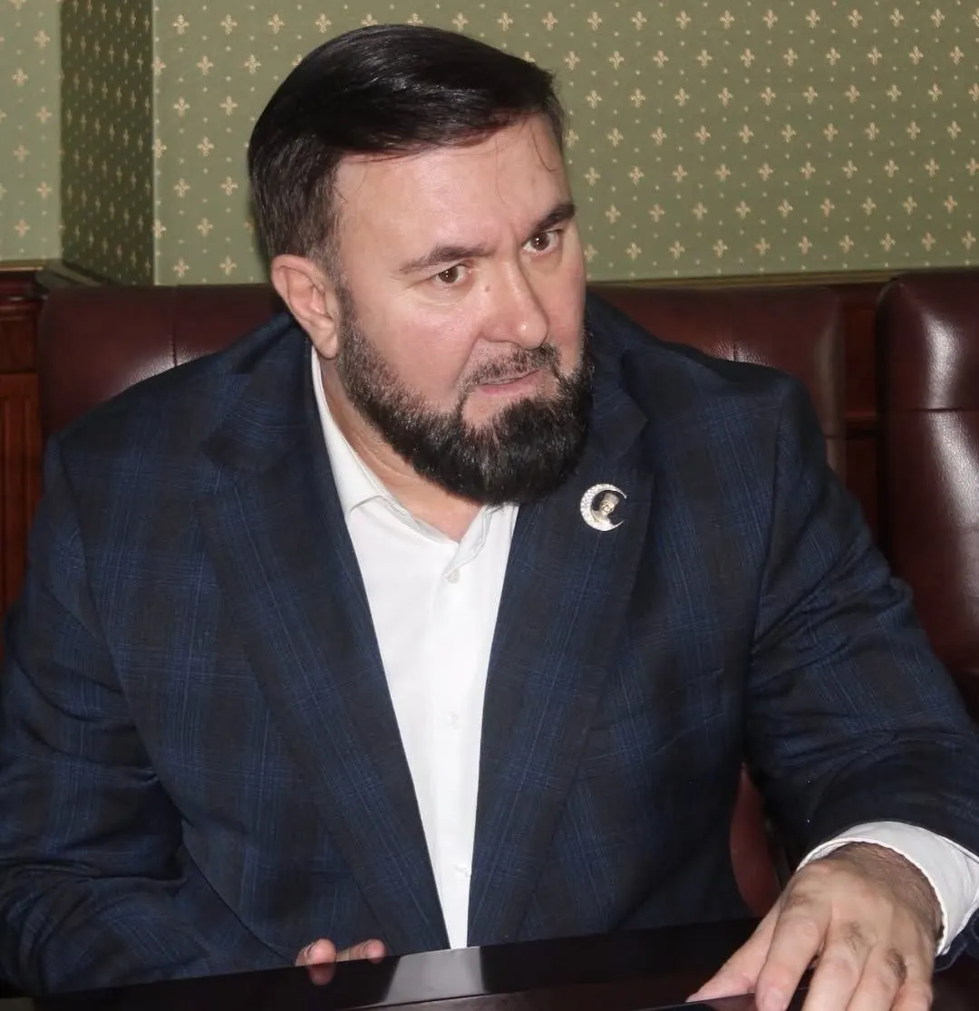 26 июня опубликовано распоряжение о поощрении: грамотой отмечен уполномоченный по правам человека Чечни Мансур Солтаев. Он стал омбудсменом в 2021 году; ранее работал в администрации Грозного и в университете. Ранее Солтаева связывали со скандалами, в том числе с исчезновением Седы Сулеймановой и обвинениями в адрес правозащитников.