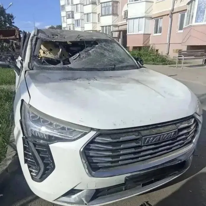 Беспилотники нанесли удары по одиннадцати населённым пунктам области: повреждены дома, предприятия, автомобили и спецтехника.