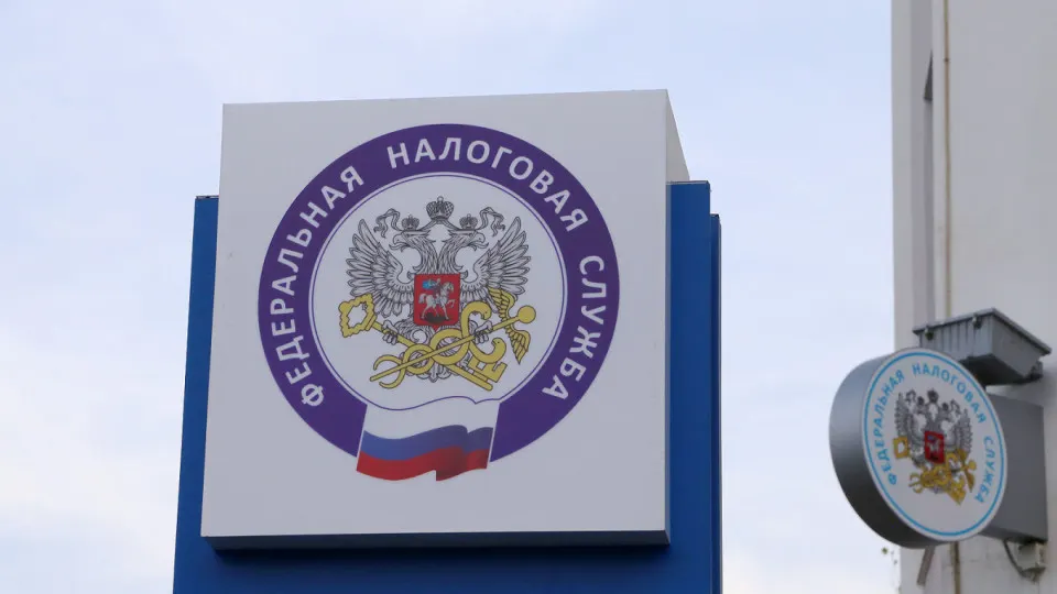 Федеральная налоговая служба предложила регионам ужесточить налоговую политику — от расширения налогооблагаемой базы по кадастровой стоимости до повышения ставок — чтобы сократить исторический дефицит местных бюджетов в размере около 1,5 трлн рублей.