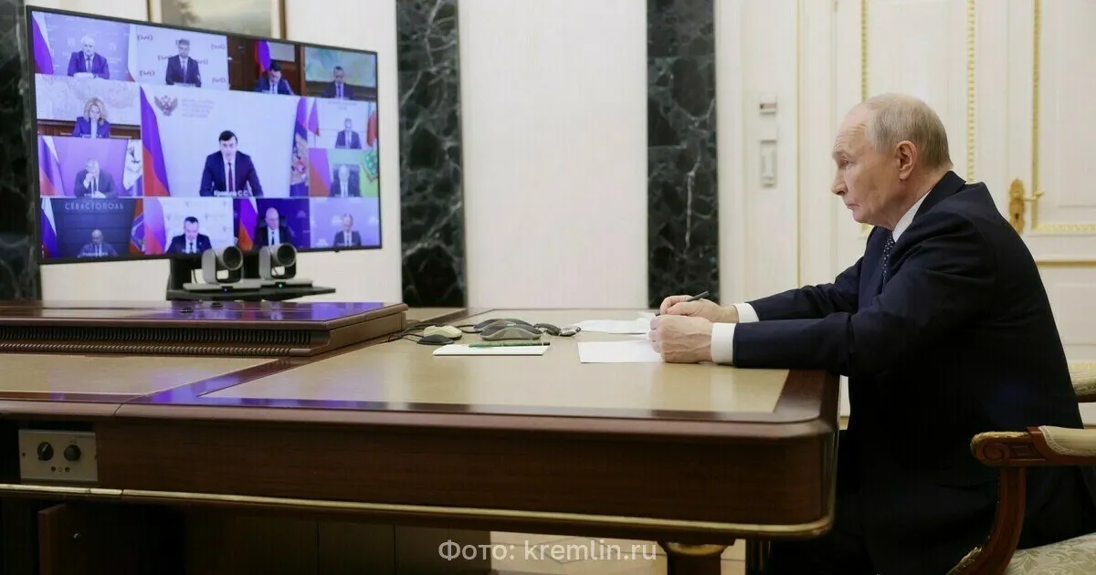 По предложению губернатора Иркутской области Владимир Путин распорядился оперативно развернуть возможности малых и средних предприятий для выпуска нефтепродуктов, чтобы обеспечить стабильную работу отрасли.