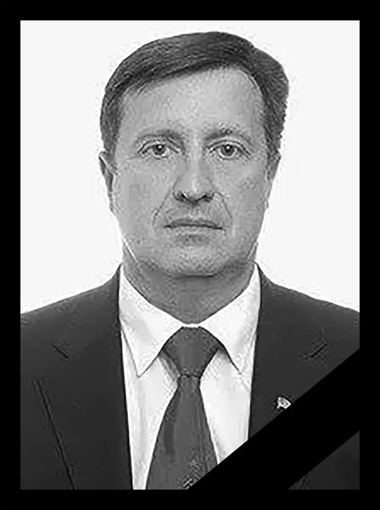 В Белгородской области в результате атаки беспилотника погиб Александр Логвинов — секретарь горкома КПРФ. Партия обещает поддержку семье, прощание назначено на 23 июля.