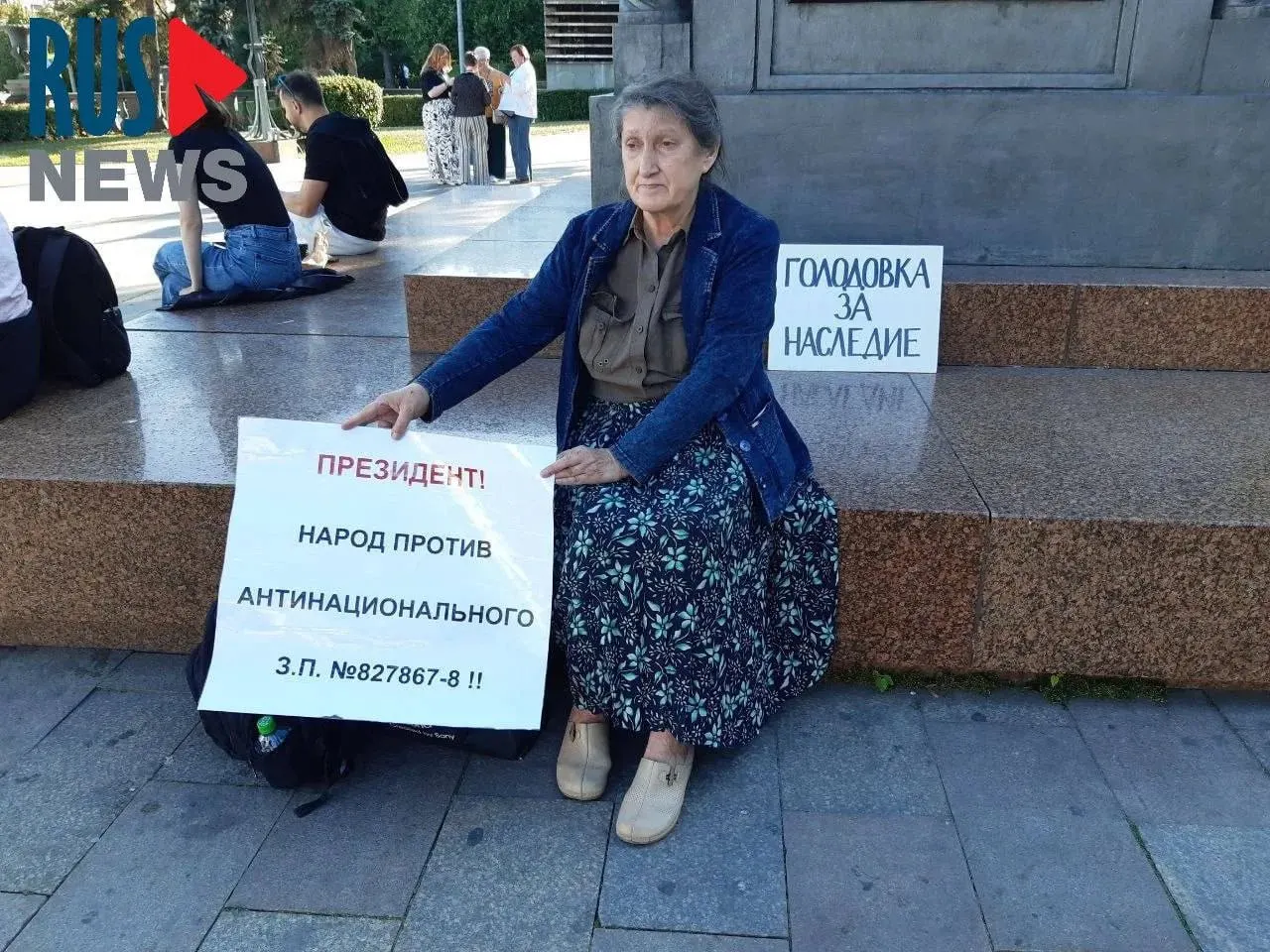 Председатель новосибирского отделения ВООПИК Наталья Шамина объявила голодовку и была доставлена в полицию, затем в психиатрическую больницу. Ещё одна активистка провела пикет в Новосибирске. Общество охраны памятников предупреждает о рисках нового закона о снятии статуса охраны.