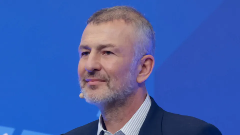Миллиардер Андрей Мельниченко избежал конфискации энергетической компании СИБЭКО после перевода 32 млрд рублей в образовательный центр «Сириус». Случай вписывается в более широкую волну изъятий активов у бизнесменов.