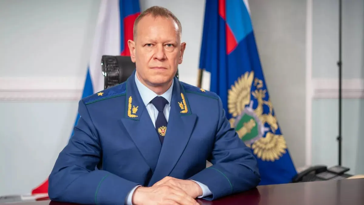 Президент направил в Совет Федерации кандидатуру Николая Рябова на пост прокурора Алтайского края. Консультации по кандидатуре и другим прокурорским назначениям в 11 регионах запланированы на 16 июля. Рябову 58 лет, он работал в прокуратурах нескольких регионов и с 2024 года возглавляет управление Генпрокуратуры по Сибирскому ФО.