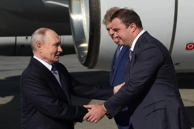 На рабочей встрече обсуждены темпы роста ВРП, успехи в сельском хозяйстве, проблемы в промышленности, крупные инфраструктурные проекты и меры по поддержке участников СВО и решения вопросов с долгостроями.