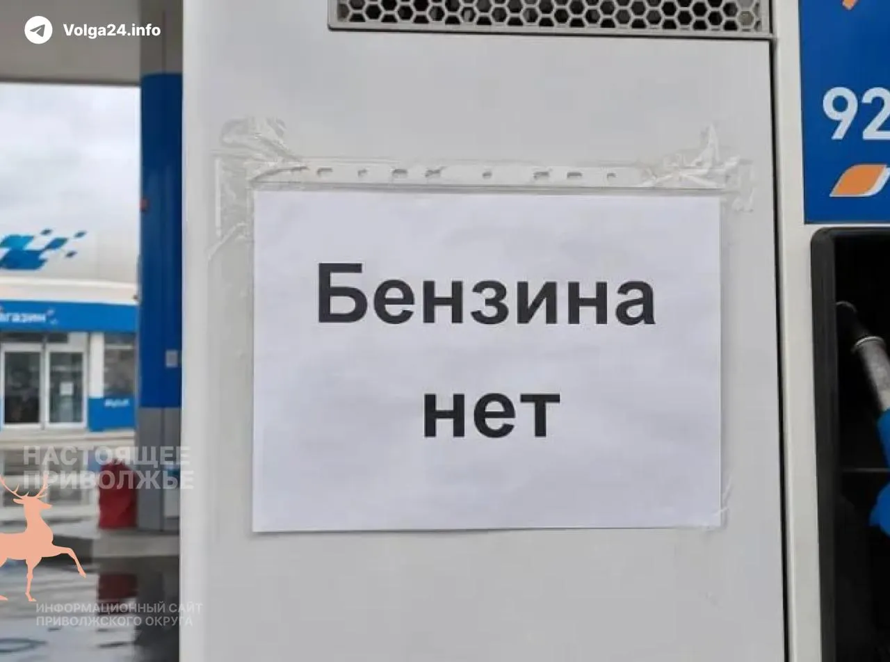 Из‑за резкого подорожания дизеля, дефицита запчастей и нехватки водителей в 35 регионах России повышают тарифы и сокращают рейсы — пассажиры ждут автобусы часами и вынуждены переплачивать.