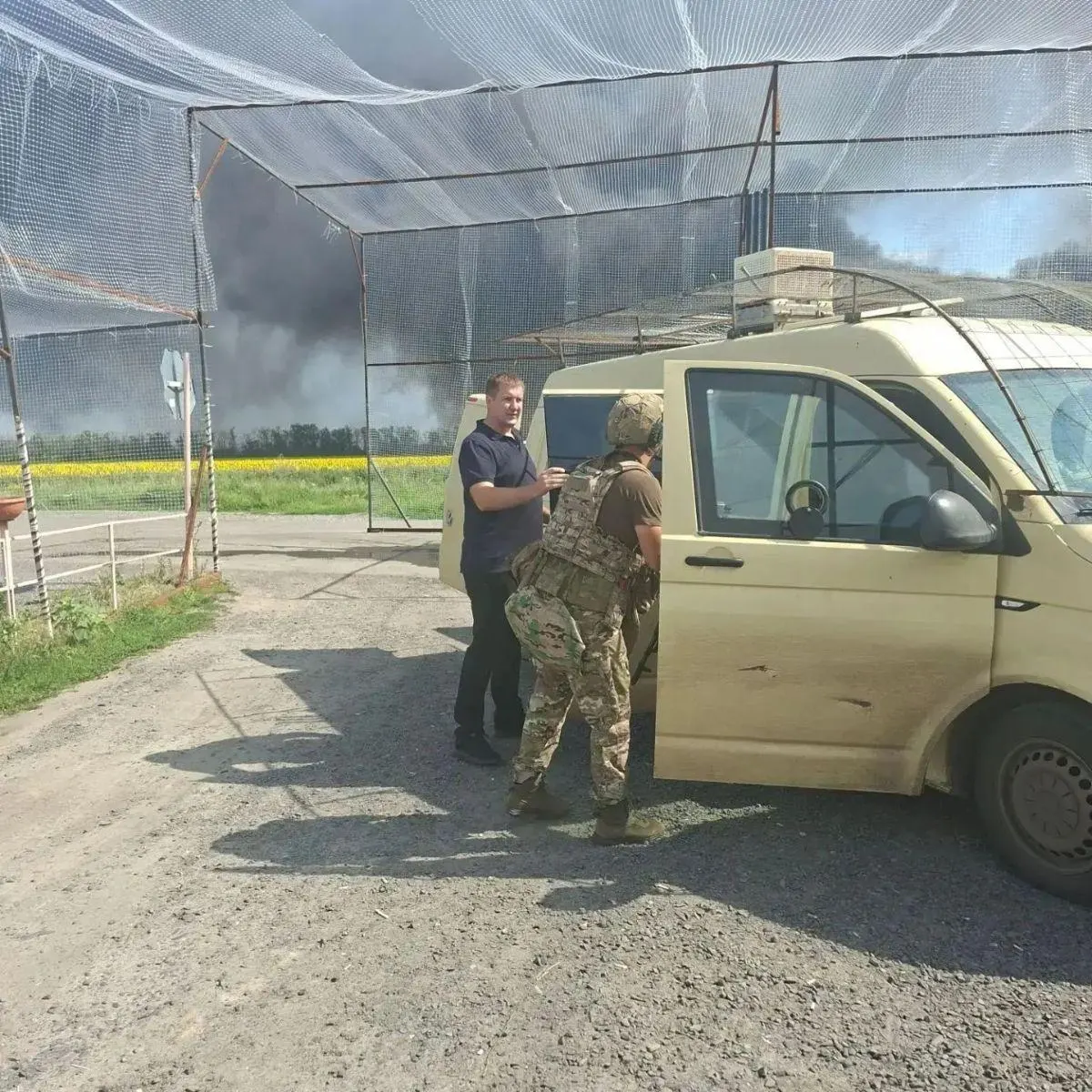 Руслан Дегтярёв назначен врио главы администрации Шебекинского округа. В первый день на новой должности он выехал на птицефабрику в селе Белянка после массированной атаки БПЛА — один из дронов ударил по его автомобилю, сам Дегтярёв не пострадал. Число пострадавших при атаке выросло до 12 человек.