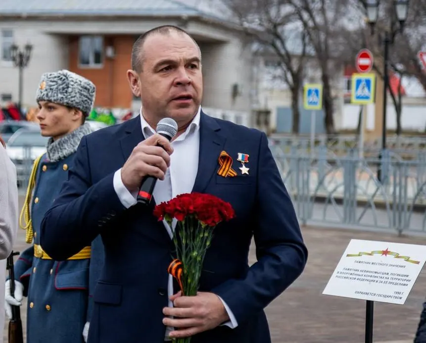 Назначение экс-главы Невинномысска Михаила Миненкова на должность советника врио губернатора Александра Шуваева вызывает обсуждения из‑за его резких высказываний и консервативной позиции.