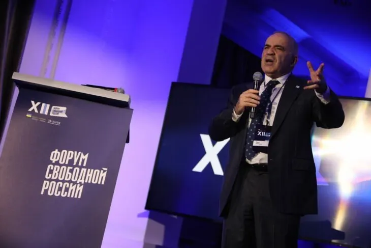 Форум, основанный Гарри Каспаровым и Иваном Тютриным, назвал предстоящие выборы фарсом и потребовал переосмыслить политическую стратегию, указав на попытки регламентированной конкуренции и на оккупированные территории.
